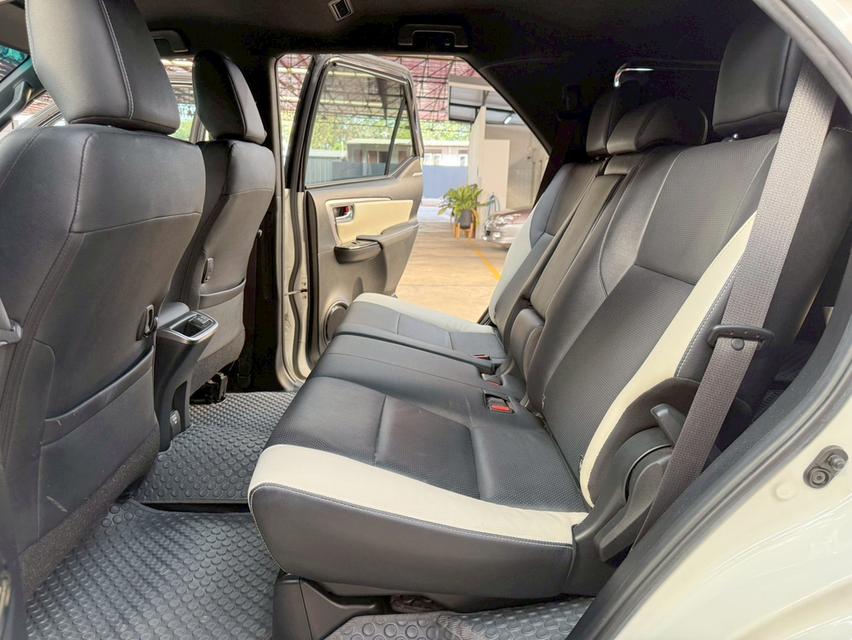 TOYOTA FORTUNER 2.8 Legender 4WD  ปี2020Topสุด  รถบอดี้เดิม สวยดุดัน โคตรคุ้ม รูปที่ 16