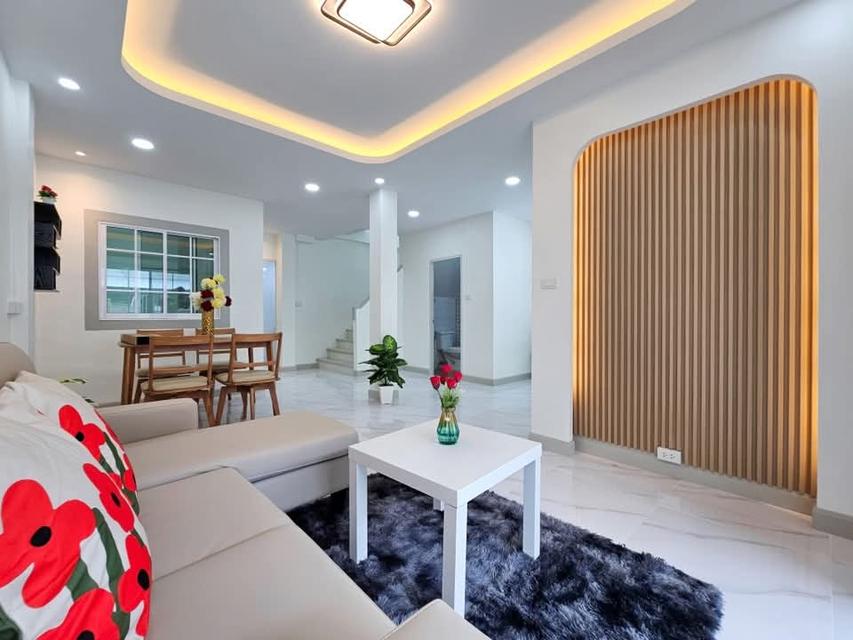 หมู่บ้านบัวทอง4  (คุณาภัทร) ถนนบ้านกล้วย-ไทรน้อยบางบัวทอง ทาวน์เฮ้าส์ 2 ชั้น 7