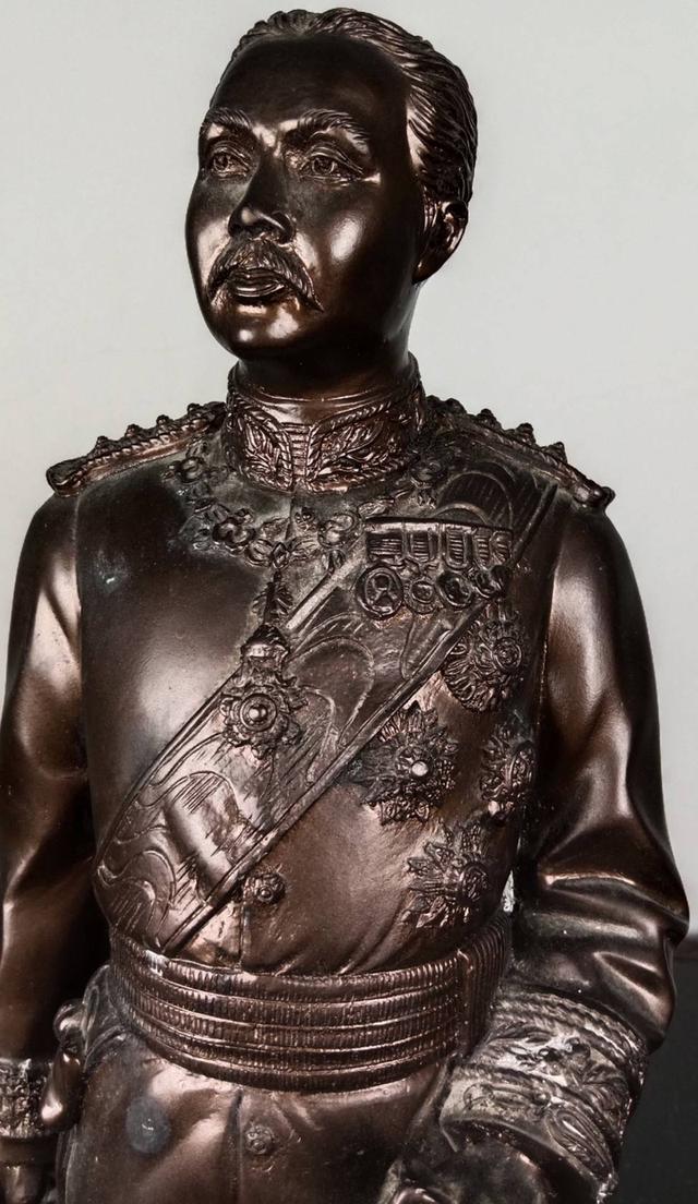 558.พระบรมรูปหล่อในหลวงรัชกาลที่ 5 พระบาทสมเด็จพระจุลจอมเกล้าเจ้าอยู่หัว รูปย่อยที่ 3