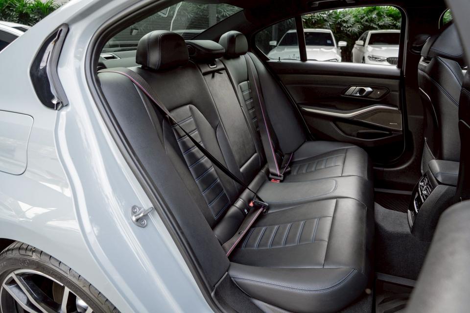 BMW 330e M Sport Plug-in Hybrid LCI ปี 2023 🩶เข้าแล้ว สีพิเศษ “Brooklyn Grey!” พร้อม BSI & Warranty 3 ปีเต็ม🩶 6