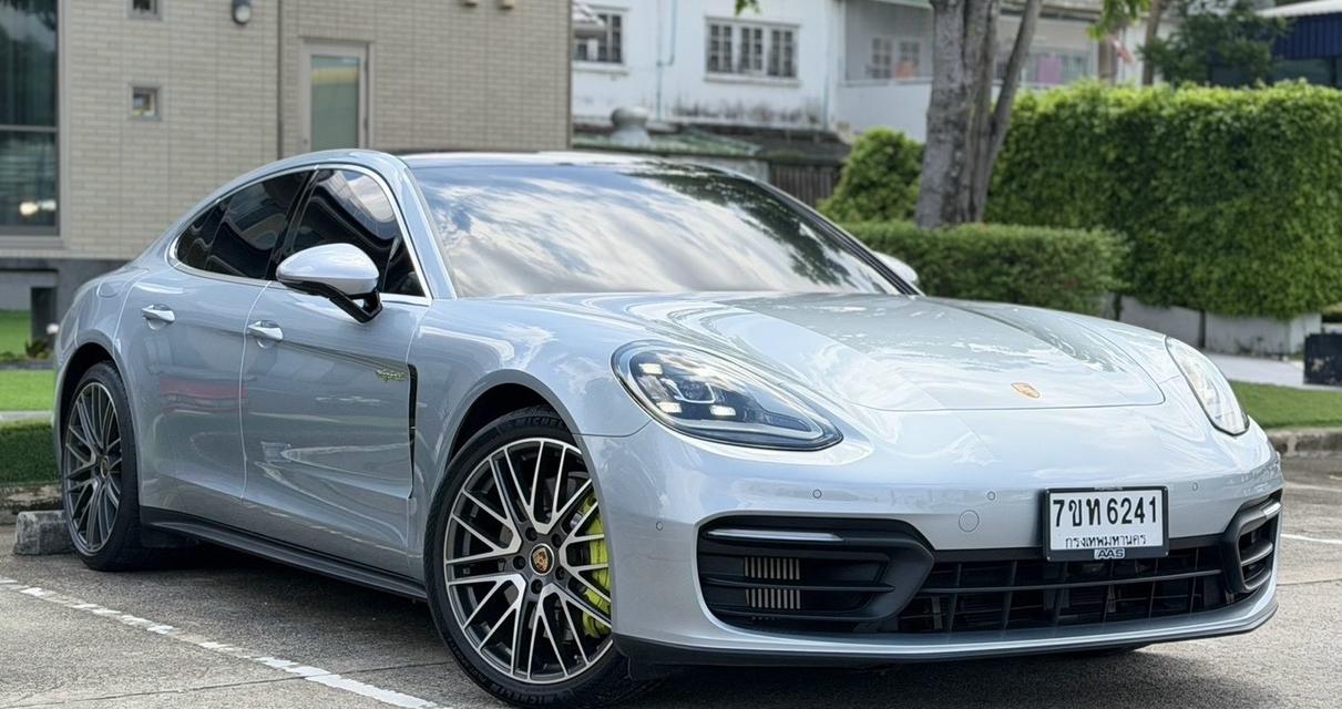 Porsche Panamera 4 E-Hybrid (AAS)