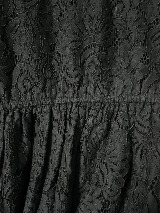 เดรสลูกไม้ดำ