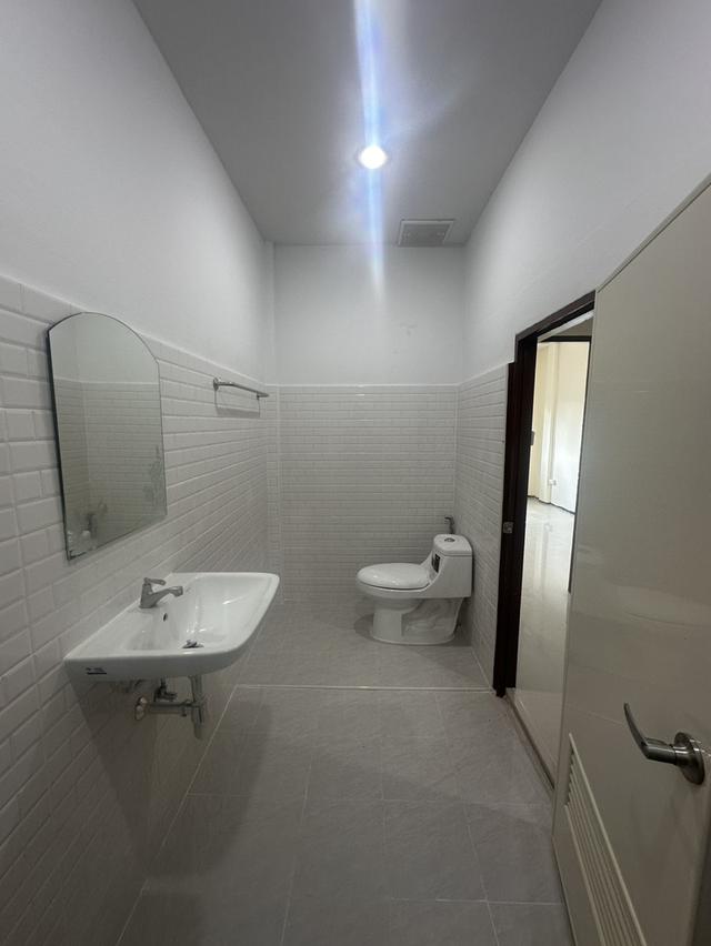 ขายทาวน์เฮ้าส์ 2 ชั้น รีโนเวทใหม่ทั้งหลัง สไตล์มินิมอล ทำเลดี 2