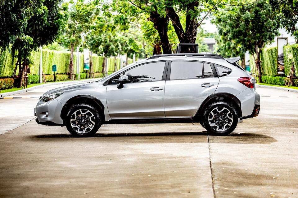 Subaru Xv 2.0 AWD สีเทา ปี 2015  10