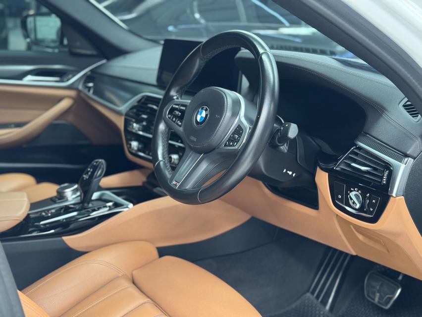 2023 BMW 520d M Sport G30 (ประวัติดี ไม่มีอุบัติเหตุ)