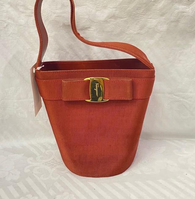 ส่งต่อกระเป๋าferragamoของแท้ 