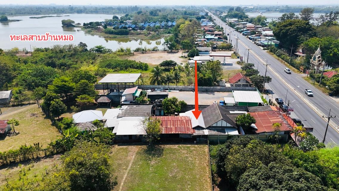 แบ่งขายบ้านพร้อมที่ดินเนื้อที่100ตรว. อยู่ติดถนนสายหลักสี่เลน พระพทธบาท-ท่าเรือ ห่างเซเว่นฯเพียง100ม.  อ.บ้านหมอ จ.สระบุรี สนใจติดต่อสอบถาม0936483890 5