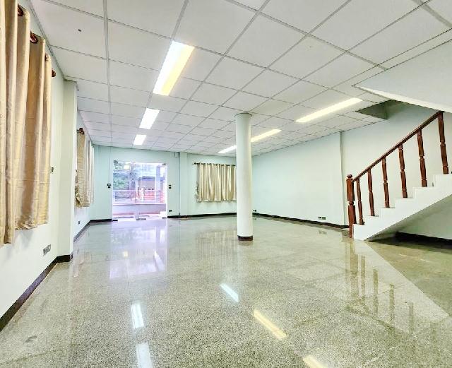 ให้เช่าคฤหาสน์ใหม่ ห้องมุม 3ชั้น 42ตร.วา.482ตร.ม. MRTแจ้งวัฒนะ14 1.3กม. ประชาชื่น-แจ้งวัฒนะ 4นอน 3น้ำ ตลาดเมืองทอง 1.4กม