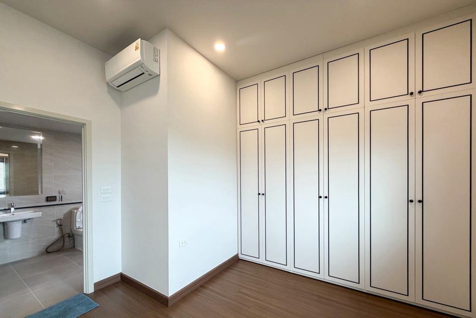 🏡🔥 ให้เช่าบ้านหรู BRITANIA BANGNA–SRIVAREE บ้านหลังมุมติดสวน! 4 ห้องนอน 5 ห้องน้ำ จอดรถ 3 คัน ค่าเช่า 79,000 บาท/เดื 12