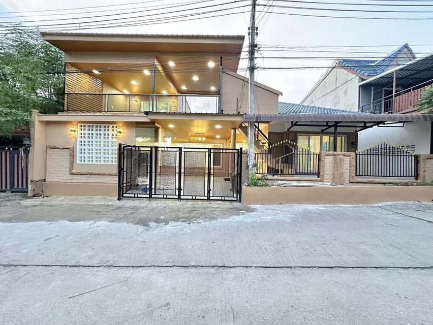 บ้านเดี่ยวพร้อมอยู่-พร้อมปล่อยเช่า ซื้อแล้วรับค่าเช่าได้เลย ทำเลดี 50 ตรว. 4 นอน 3 น้ำ ใกล้ห้างสรรพสินค้า ใกล้โรงเรียน ใกล้โรงพยาบาล ติดถนนเส้นหลัก 3