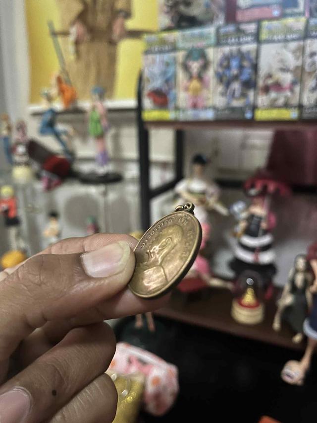 พระอาจารย์ฝั้น รุ่น9 เนื้อ ทองฝาบาตร รูปที่ 2