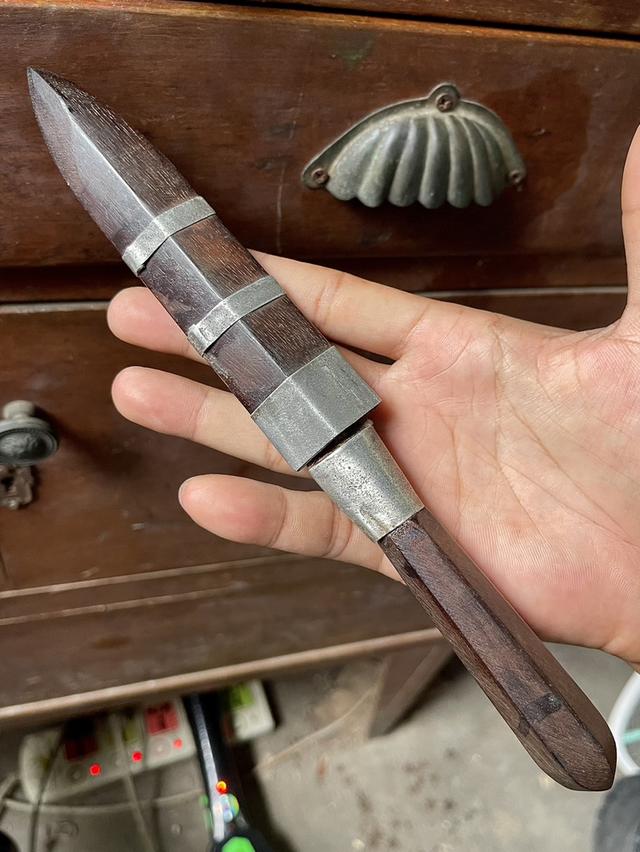 มีดหมอหลวงพ่อรุ่ง วัดหนองสีนวล นครสวรรค์ ไม้พญางิ้วดำ ยุคต้น