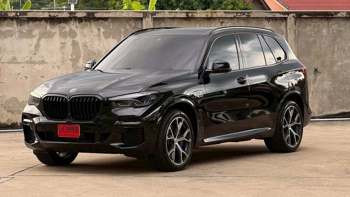 BMW X5 xDrive45e M Sport  รถออกสิ้นปี 2022  ไมล์ 43,xxx กม. 