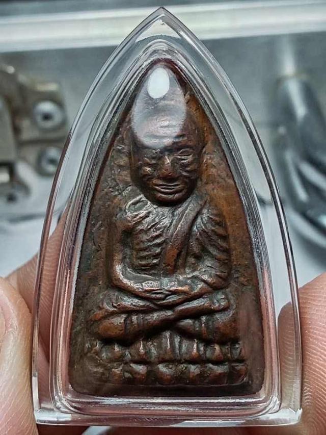 หลวงปู่ทวด วัดช้างให้ พิมพ์หลังเตารีดใหญ่ (นิยม/ปั๊มซ้ำ) ปี พ.ศ. 2505 จังหวัดปัตตานี