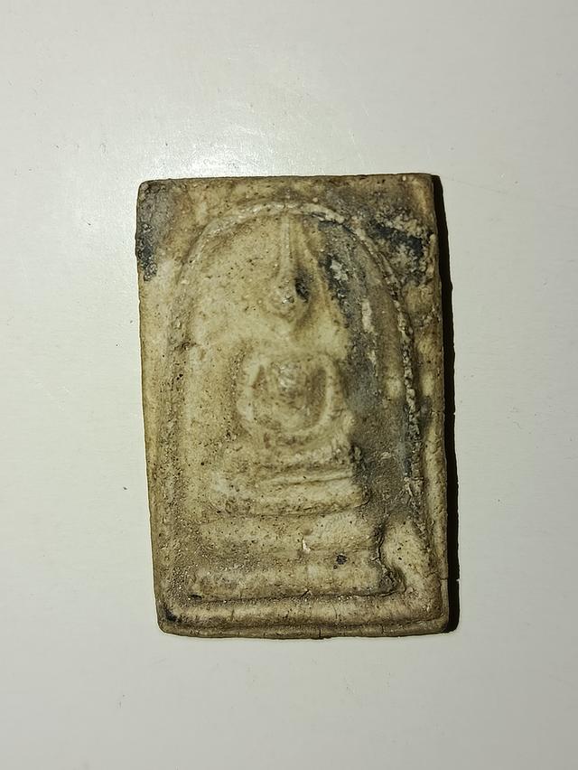 พระสมเด็จ ซึ่งเป็นหนึ่งในพระเครื่องที่ได้รับความนิยมและเคารพมากที่สุดในประเทศไทย  พระสมเด็จถูกสร้างโดยสมเด็จพระพุฒาจารย์ (โต พฺรหฺมรํสี) หรือที่รู้จัก