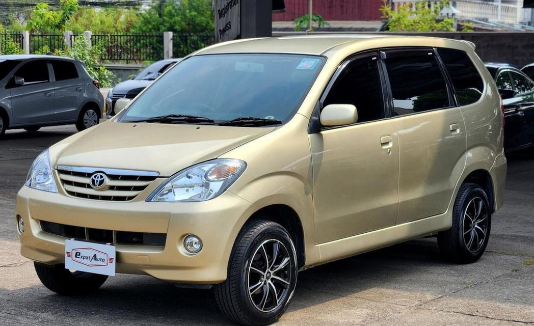 Toyota Avanza สีทอง