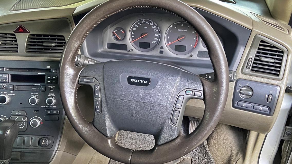 VOLVO V70XC 10