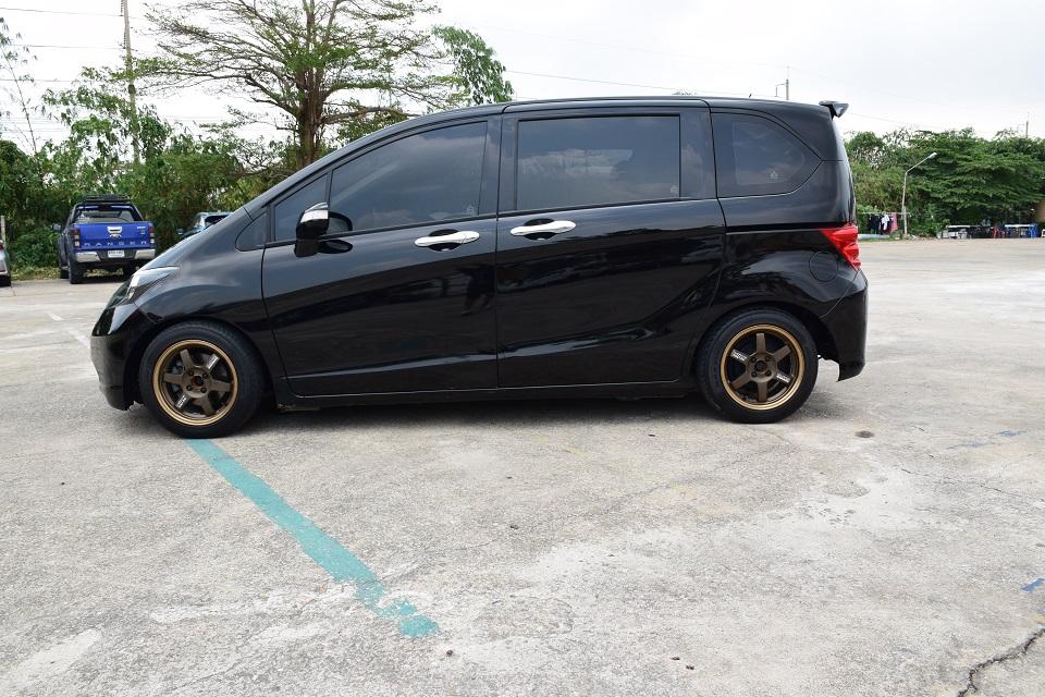 เพียง 289000 บาท /ฟรีดาวน์ รถครอบครัว /HONDA FREED 1.5 SE ออโต้ ตัวท็อปพร้อมใช้ แอร์ดิจิต๊อล CD MP3 ABS AIRBAGรีโมทล้อแม็ก ไฟตัดหมอก ขับดีช่วงล่างแน่น 5