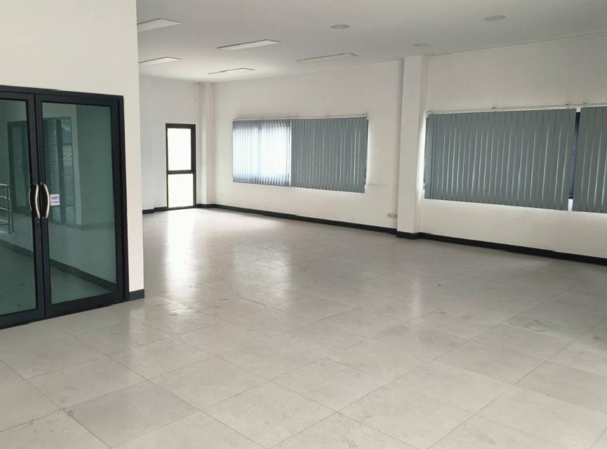 ให้เช่าอาคารสำนักงาน 3 ชั้น พื้นที่ใช้สอย 1250 ตารางเมตร ทำเล ริมถนนวิภาวดี-รังสิต ใกล้เซียร์รังสิต / พื้นที่จอดรถ 15 คัน 7