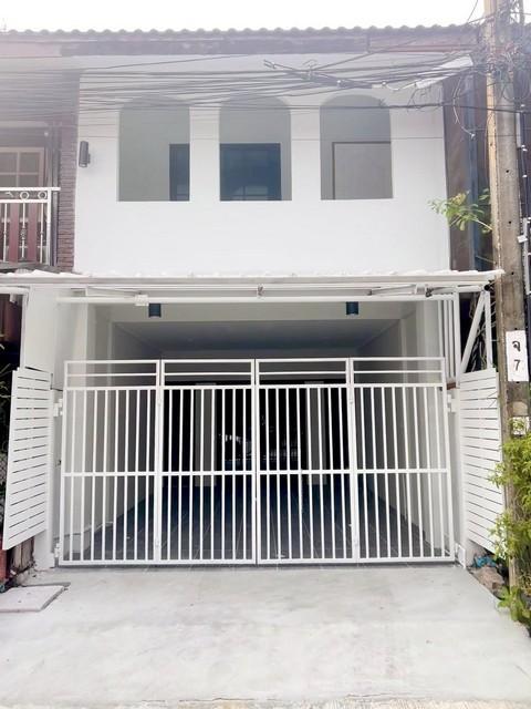 ขายทาวน์เฮ้าส์ 2 ชั้น 16 ตรว. หมู่บ้านฉัตรแก้ว ซ.แฮปปี้แลนด์ 1 ใกล้รถไฟฟ้า สถานีบางกะปิ 1