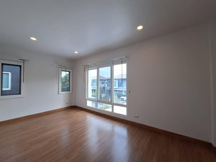 เซนโทร วัชรพล ติดถนนสุขาภิบาล 5 *หลังมุม* 63 ตร.ว. 8