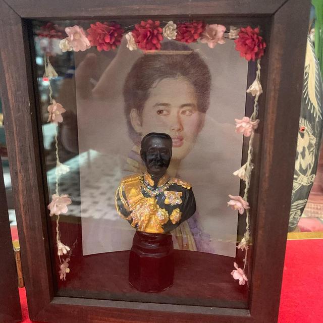 กล่องไม้ รูปปั้น ร.5 4