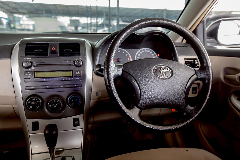 Toyota Altis 1.6E ปี 2012 สีขาว สวยสภาพดี 17