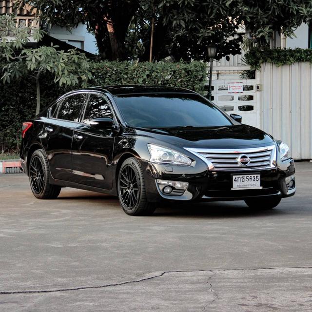 NISSAN TEANA 2.5 XV SUNROOF ปี 2015 โฉม ปี13-ปัจจุบัน เกียร์ AUTO สีดำ เบนซิน ไมล์ 219,636 km. 