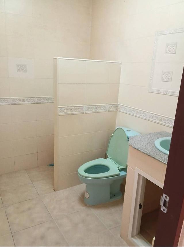 ขายด่วน ทาวน์เฮ้าส์ 2 ชั้น พร้อมอยู่ โครงการ: ม.รุ่งกิจ วิลล่า11 ร่มเกล้า ราคาพิเศษ 12