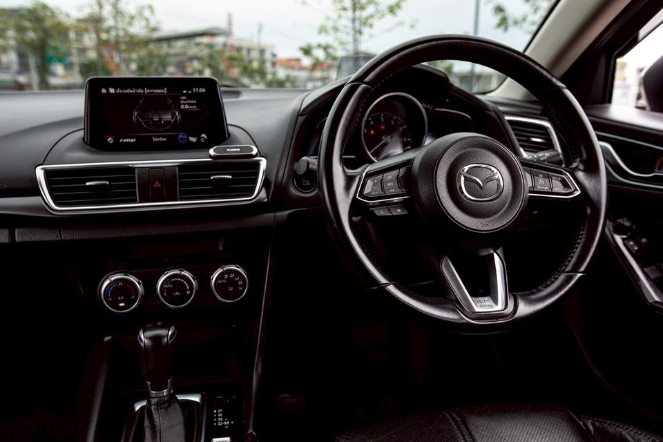 Mazda3 Skyactiv 2.0S MNC ปี 2018 สีเงิน มือเดียวป้ายแดง 14