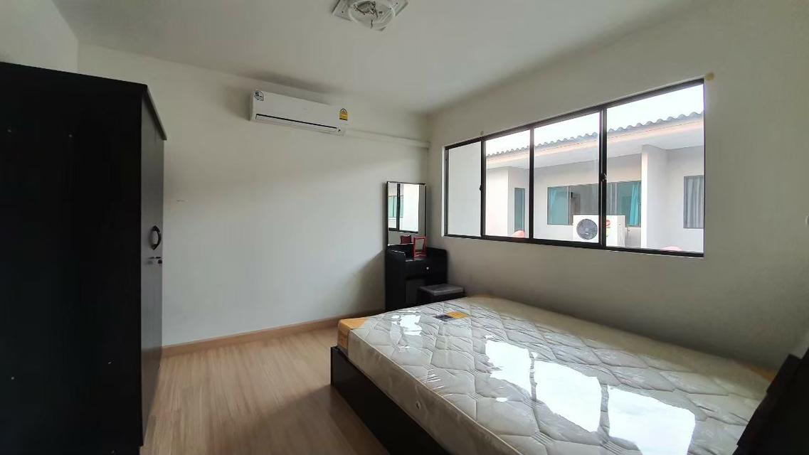 ทาวน์เฮ้าส์ 3 ชั้น ติดโรบินสันศรีสมาน 6
