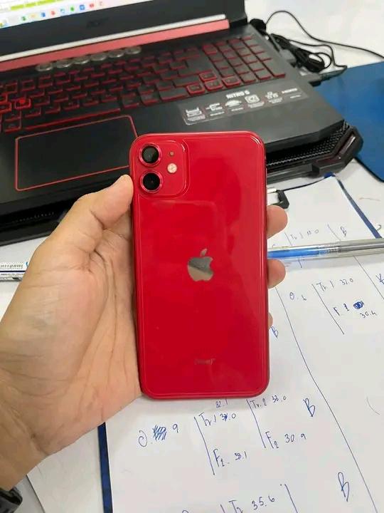 iPhone 11 สีแดง