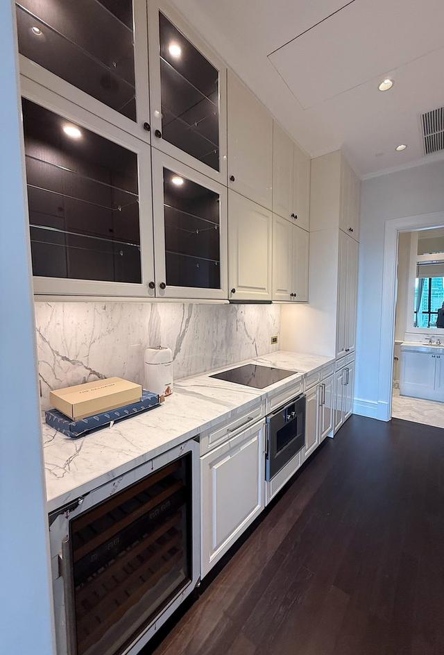 Ultra Luxury 2 Bedroom unit on Wireless Road. 6