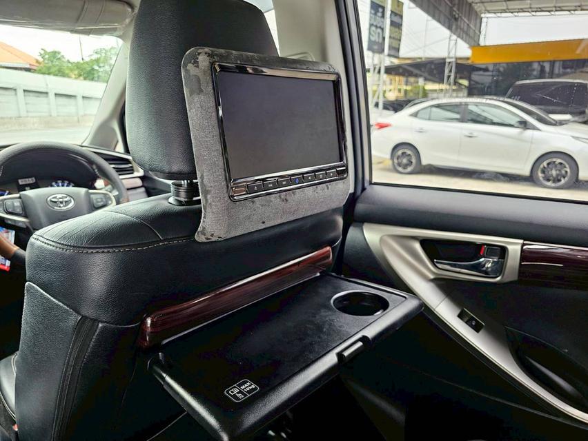 ขาย Toyota innova 2.8V ปี17 12