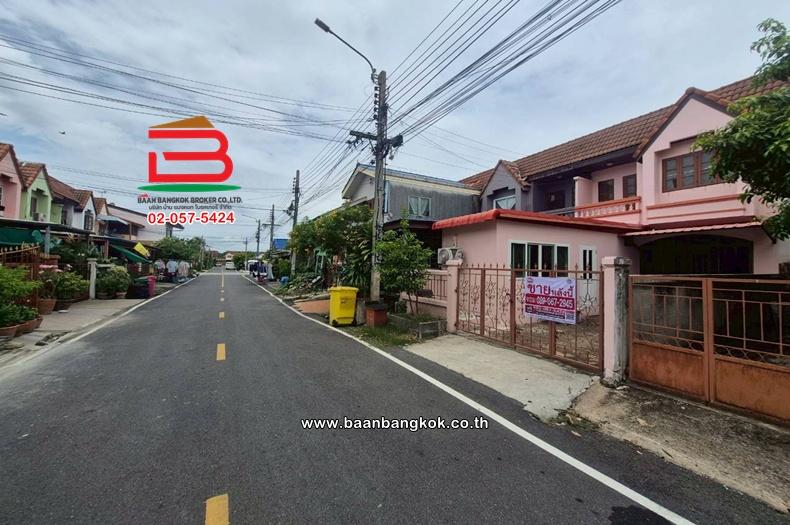 ทาวน์เฮาส์ 2 ชั้น เนื้อที่ 25 ตร.ว. หมู่บ้าน บ้านบัวทอง (ซอย 20/2), ใกล้ MRTคลองบางไผ่ ถนนกาญจนาภิเษก ตำบลบางรักพัฒนา อำเภอบางบัวทอง นนทบุรี 2