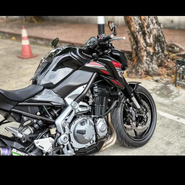 Kawasaki Z1000 สีดำ