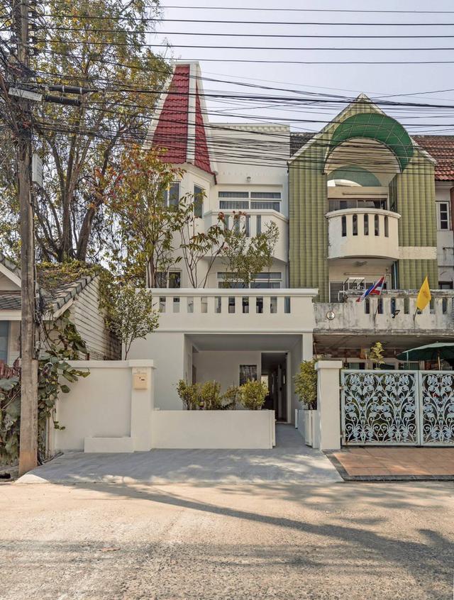 ขายทาวน์เฮ้าส์ 3 ชั้น สุดปัง ใจกลางเมืองเชียงใหม่ ทำเลทอง ใกล้ถนนท่าแพ – คูเมือง – ไนท์บาซาร์ – ถนนวัวลาย 3