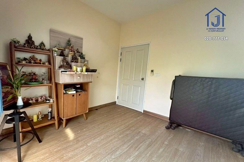 ขายทาวน์โฮม 2 ชั้น หมู่บ้านโกลเด้น ทาวน์ เกษตร-ลาดปลาเค้า ซอยลาดปลาเค้า 72 หลังมุม ใกล้รถไฟฟ้าสายสีชมพู 11