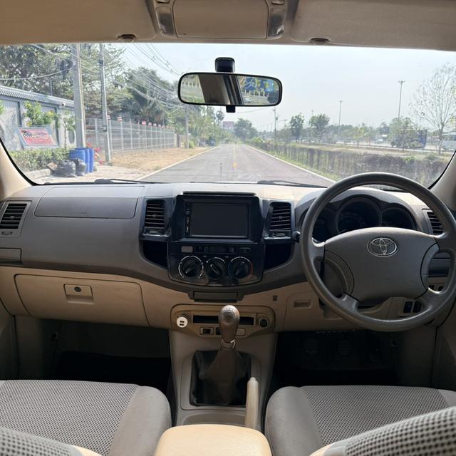 TOYOTA VIGO 4ประตู 2.5E 2005 ✅ไม่มีชน ไม่มีน้ำท่วม ไม่แก็ส ✅เครื่องดีเซล เกียร์ช่วงล่างเยี่ยม ✅จอแอนดรอย หลังคาแครี่บอย ✅รถสะอาดพร้อมใช้ เล่มสวยพร้อมโ รูปที่ 9