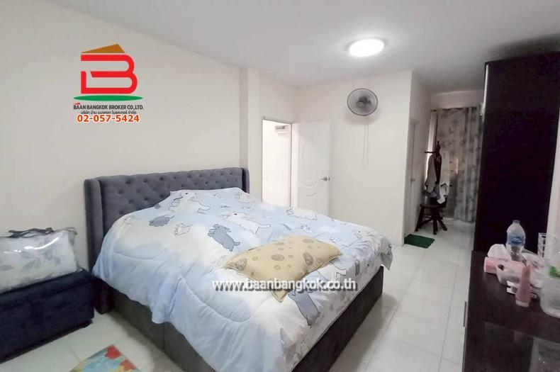 บ้านเดี่ยว หมู่บ้านอรุณวรรณ 4 (ใกล้สำนักงานเขตคลองสามวา) เนื้อที่ 41.4 ตรว. แขวงบางชัน เขตคลองสามวา 10