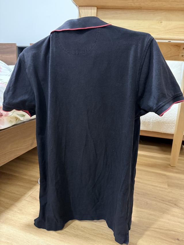 เสื้อมือสองขนาด slim s. Levi’s 2