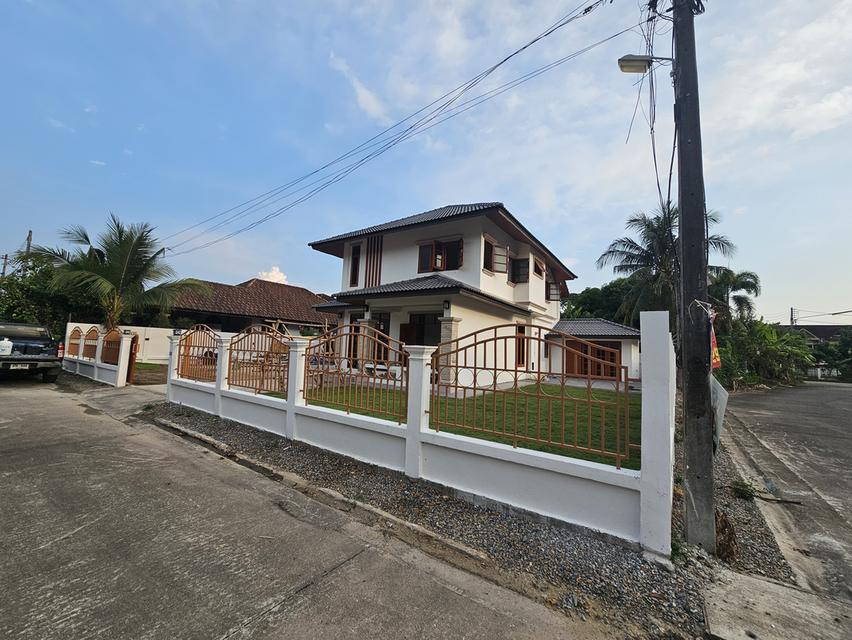 บ้านสันผีเสื้ออำเภอเมืองเชียงใหม่ ในโครงการรุ่งเรืองเลควิว 2