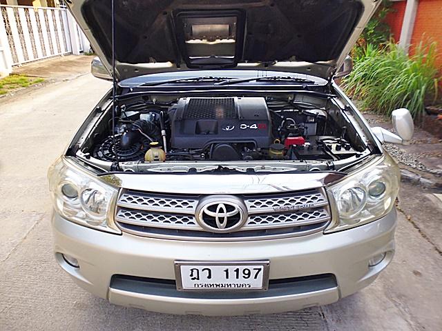 2010 TOYOTA FORTUNER 3.0V เครื่องVGS TURBO ออโต้ ดีเซล รถบ้านสวยจัดน๊อตไม่ขยับ เจ้าของขายเอง ซื้อสดไม่มีVAT  12