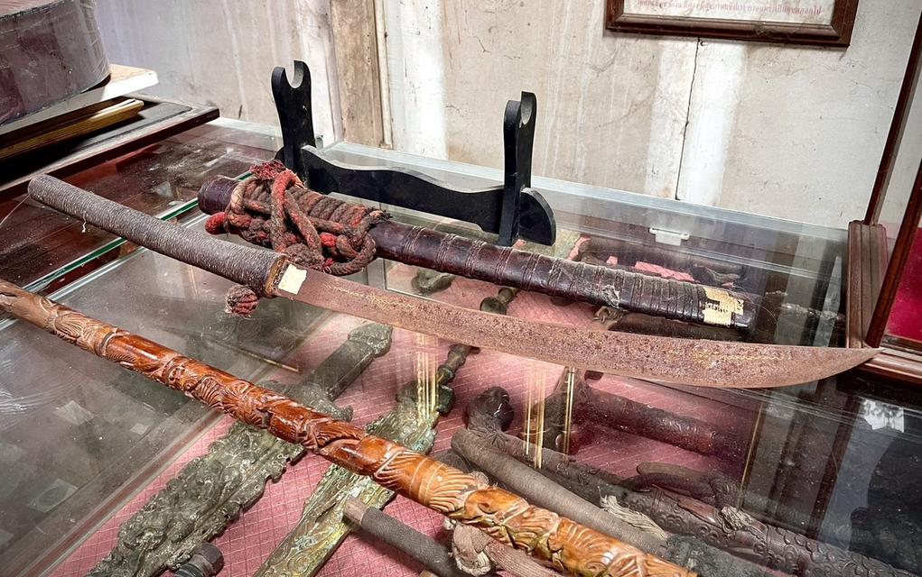 ดาบไทยโบราณ ดาบโบราณ สมัยอยุธยา ดาบเก่าอายุร้อยปี