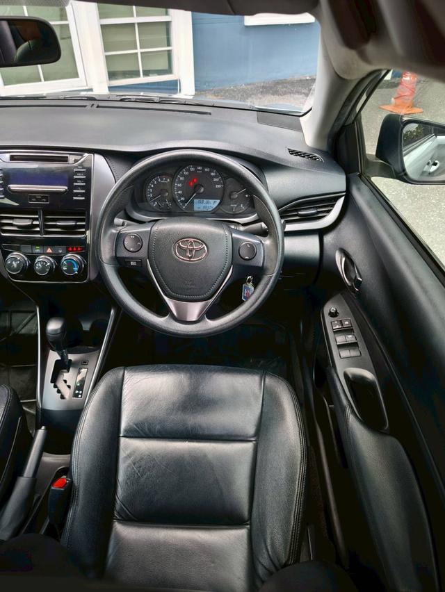 Toyota yaris ativ 1.2entry auto 7