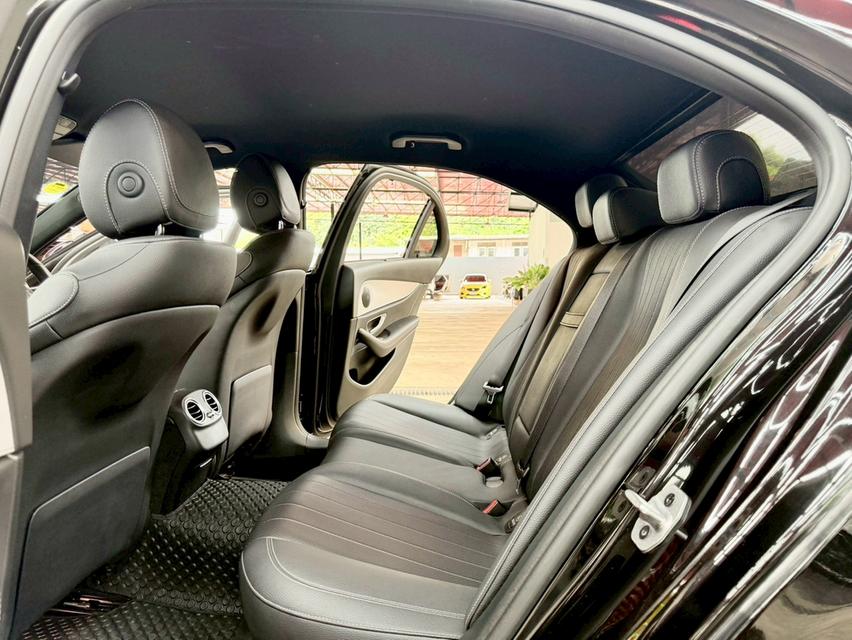 Mercedes-benz E220D w213 2.0 AMG Sport ปี 2022 18