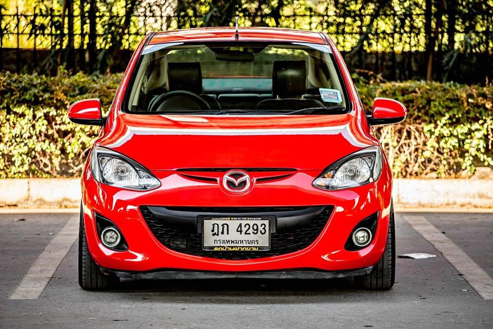 Mazda 2  สีแดง มืเดียวป้ายแดง เกียร์ออโต้ 6