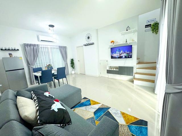 รร. ปิยะฉัตร 2.1 กม.โลตัส บางกรวยไทรน้อย 2.9 กม. ให้เช่าทาวน์โฮมพรีเมียมสุดหรู 2 ชั้น 17 ตร.ว.140 ตร.ม.คลับเฮ้าส์ สไตล์ร 1