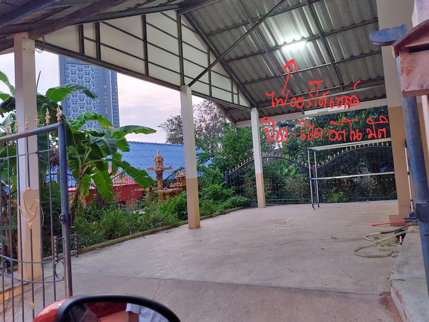 บ้านเดี่ยวบนเขา 54 ตรว. 2 ห้อนนอนใหญ่ 4x4 เมตร พร้อมโรงจอดรถเล็กได้ 2 คัน มีรั้วรอบขอบชิด มีมุ้งลวด เหล็กดัด ผ้าม่าน แอร์ เครื่อวทำน้ำอุ่น ครัว 12