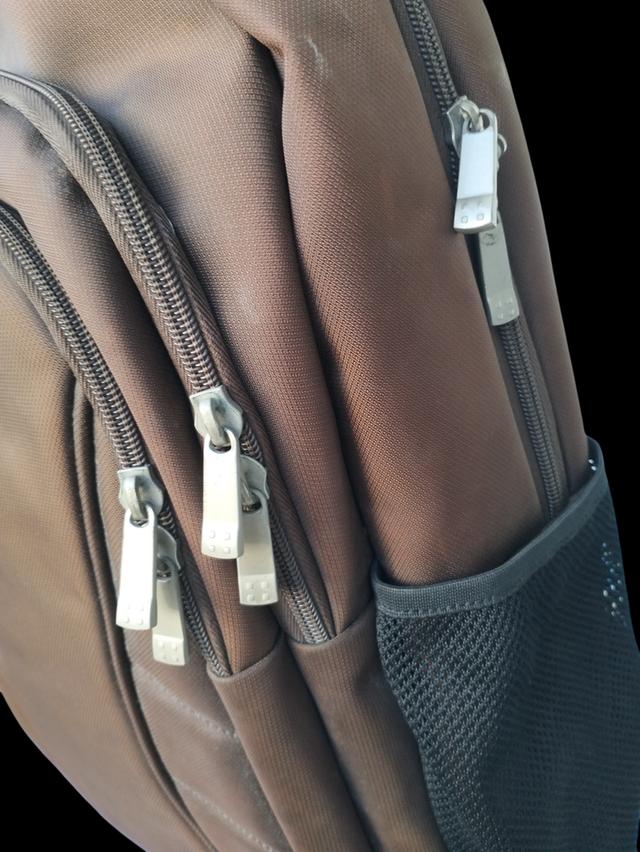 กระเป๋าเป้ Samsonite มือสอง กระเป๋าที่เราซื้อมาใช้เอง สีน้ำตาล มีช่องใส่ของหลายช่อง แบ็คแพ็ค 2-3 คืนได้สบายๆ รูปที่ 3